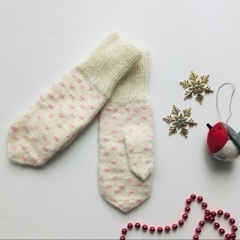 Cute Warm Pink Hearts Mittens